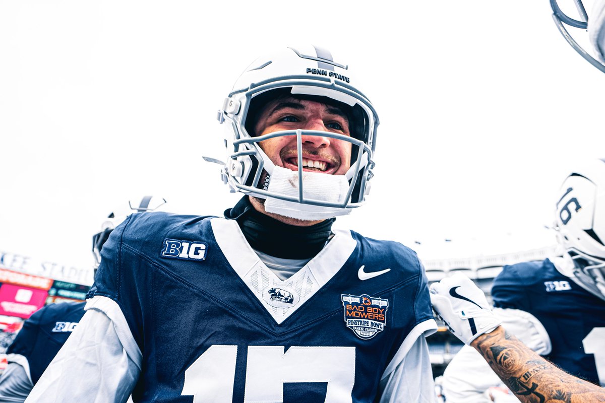 PennStateFball's tweet photo. 😄 https://t.co/EfgNZOQ5eT