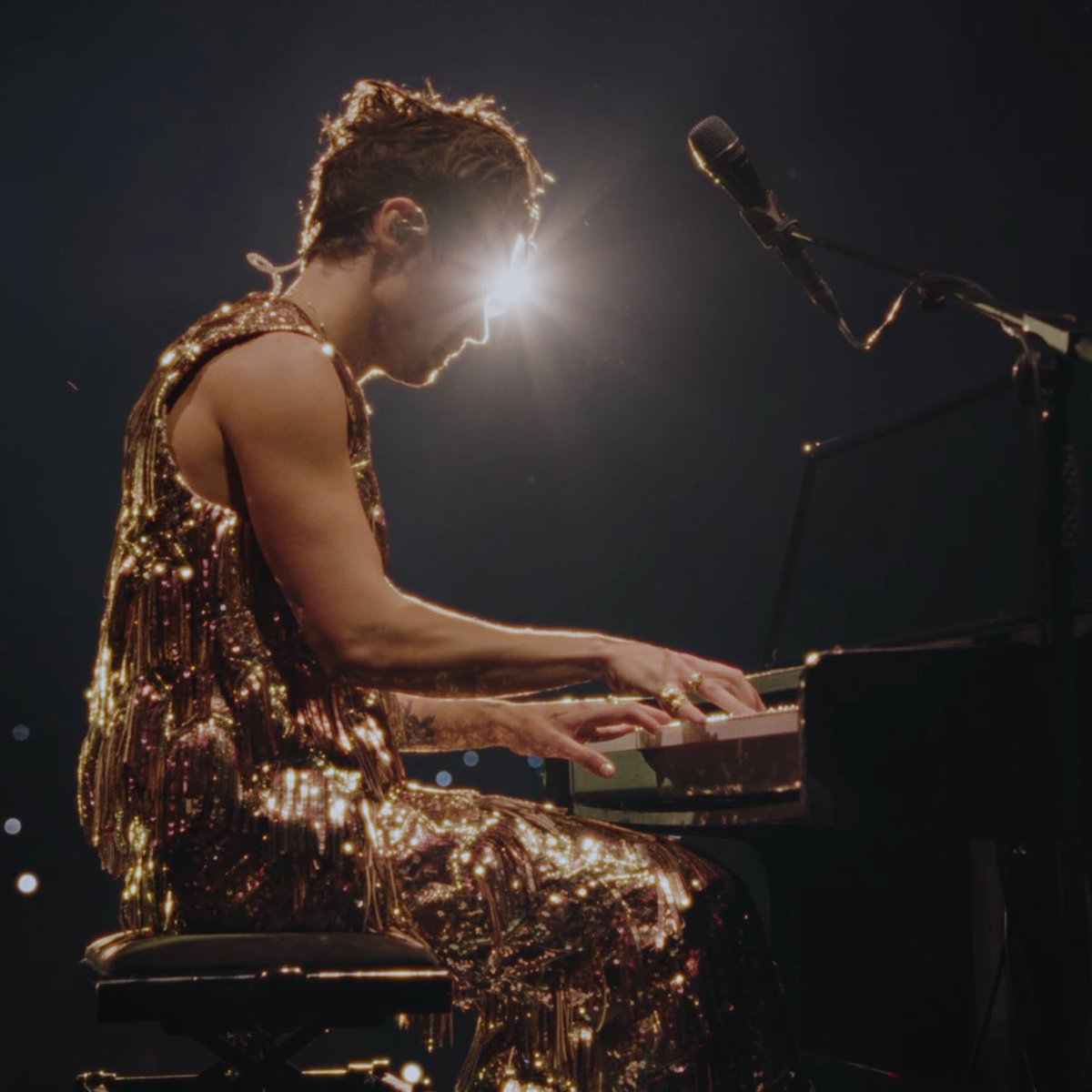 theHScrave's tweet image. ❤️ | Despite no official post or announcement from @Harry_Styles, the video for “Forever, Forever” has reached 1 million views on YouTube in just three hours!

— It has also already accumulated 218k likes.