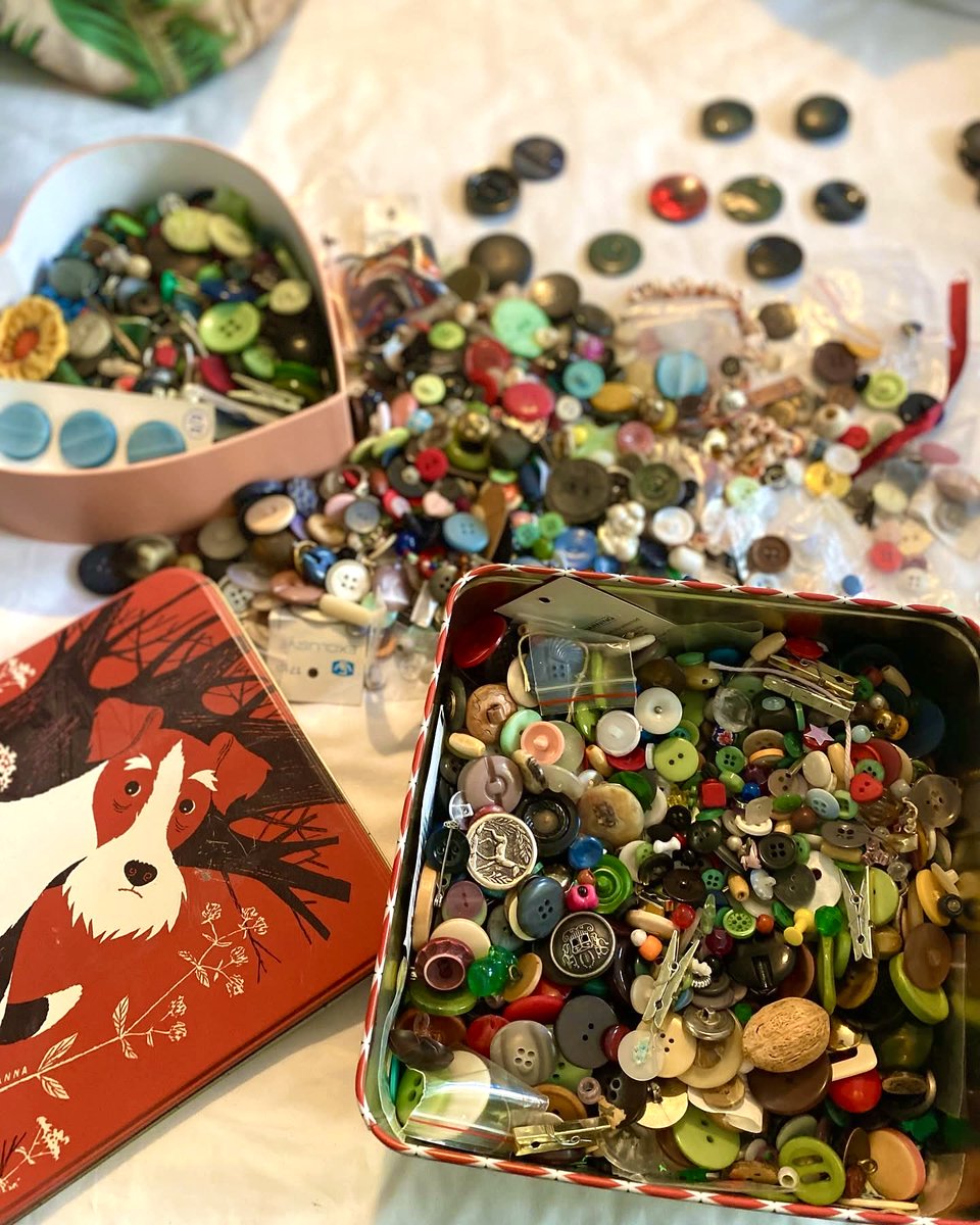 AndrewOpera's tweet image. If you ever need a #button, let me know 😊