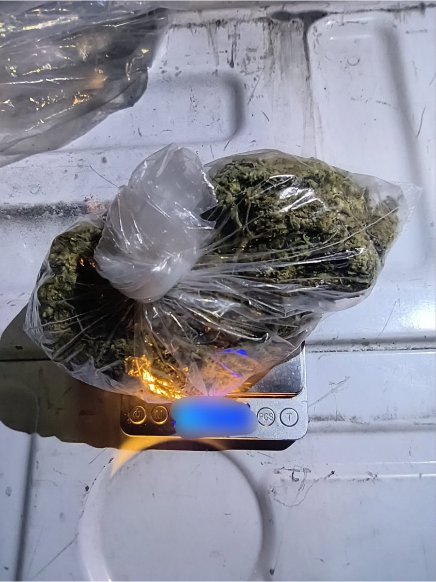 IovanPH's tweet photo. En #SanJuanDelRío seguimos trabajando con firmeza por tu seguridad. La noche de este viernes, compañeros de Grupos Especiales de @POESQro, mediante el operativo #CalleSegura, detuvieron a un masculino por Delitos Contra la Salud, al encontrarle diversas dosis de presunta metanfetamina y marihuana. El masculino originario del Estado de México, con antecedentes delictivos, fue puesto a disposición de la autoridad competente.