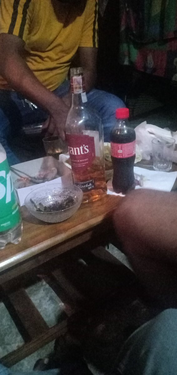 මං මේ... බීල නෙමේ...ටුවිට් කරන්නෙ....😁😁😁😁😁