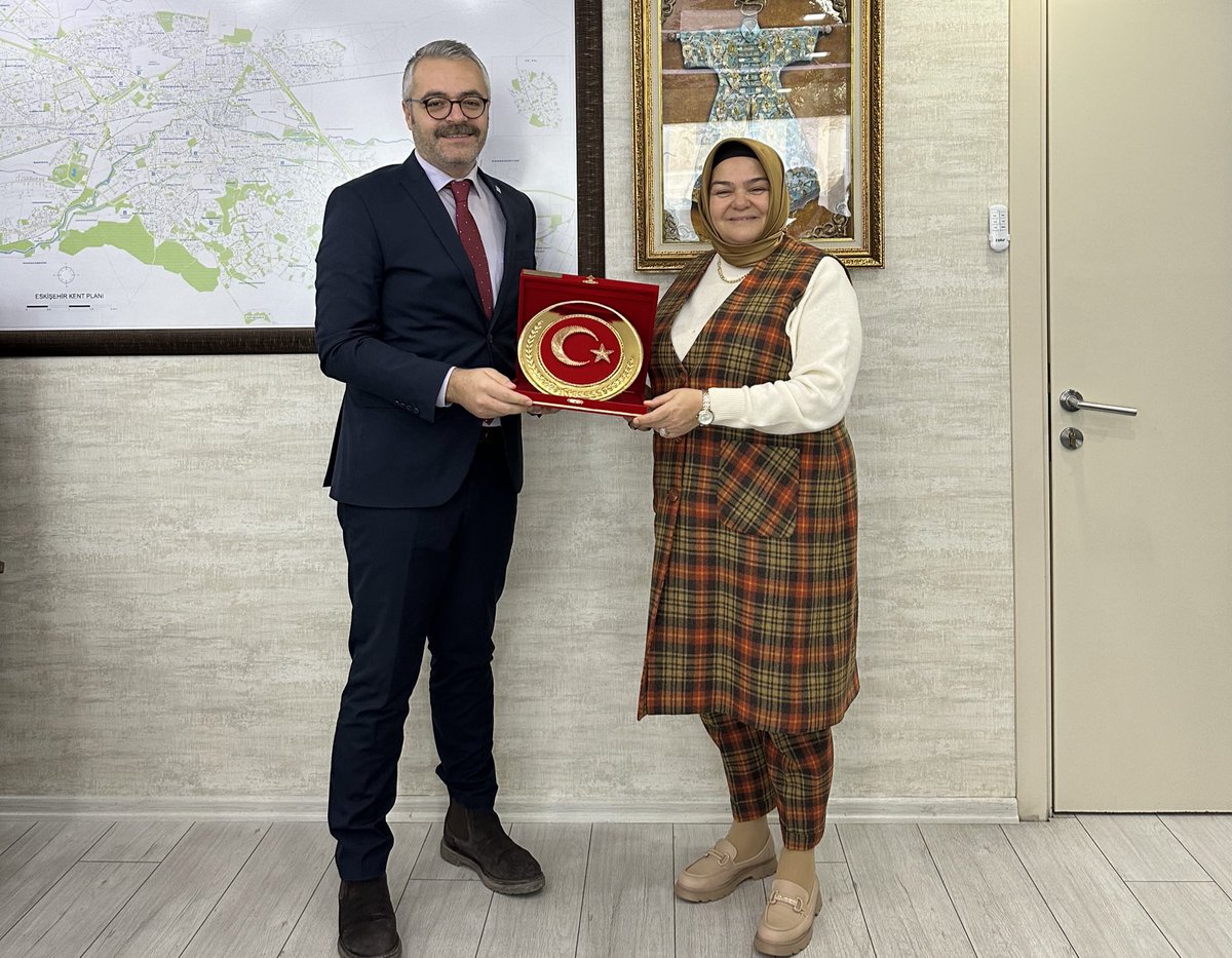 Eskişehir Büro Memur-Sen 2 No’lu Şube Başkanı Sayın Alper Polat İyigün ve değerli yönetim kurulu üyelerini parti binamızda misafir ettik.

Gerçekleştirdiğimiz görüşmede, kamu çalışanlarımızın beklentileri ve şehrimize yönelik konular üzerine karşılıklı istişarelerde bulunduk.