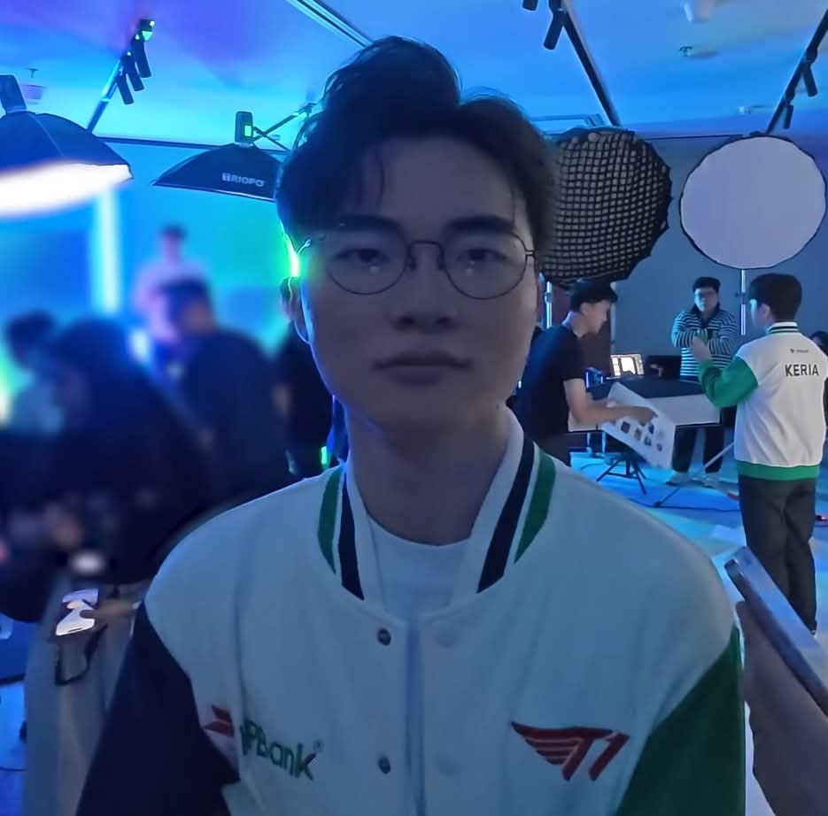 Trông hài quá mn 😭
#faker #t1invietnam #T1Win #T1Faker