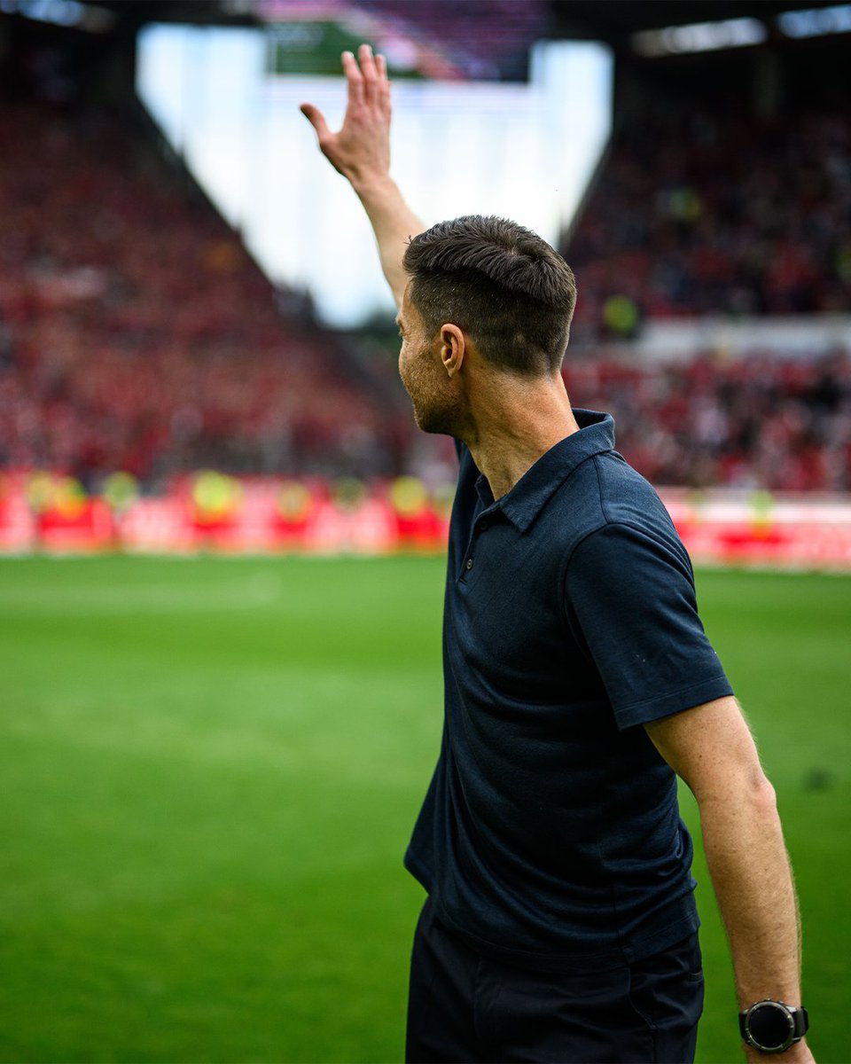 bayer04_es's tweet image. Nuestro 2025 en 0⃣4⃣ imágenes 📸 🥲

#SomosBayer04 🖤❤️