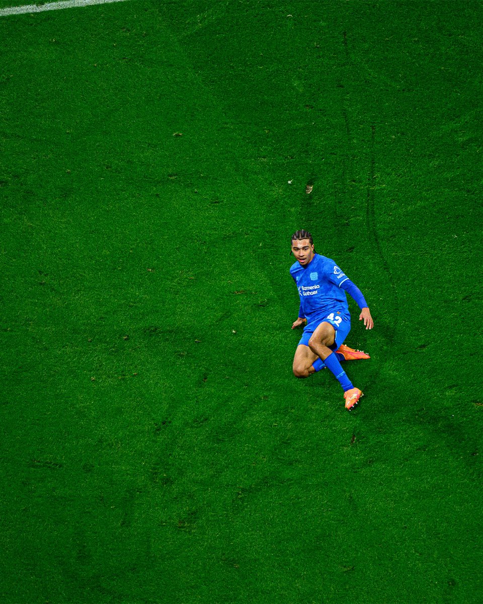 bayer04_es's tweet image. Nuestro 2025 en 0⃣4⃣ imágenes 📸 🥲

#SomosBayer04 🖤❤️