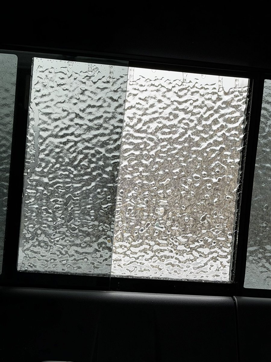 JustinWeather's tweet image. I love winter!
🧊 Even the ice is special. 
🛻 🤣 This was the view inside my truck while thawing it out. 
#icy