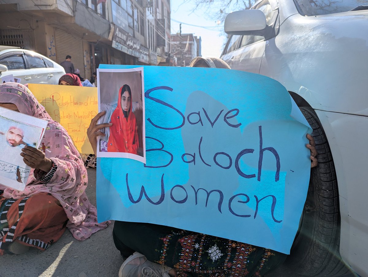 mahanbaloch370's tweet photo. Today we held a protest against the enforced disappearance of my four cousins Hani, Hairnisa, Mujahid, and Fareed. We demand that the state ensure their safe and immediate release.
#ReleaseHanibaloch
#ReleaseHairnisaBaloch
#ReleaseMujahidBaloch
#ReleaseFareedAjaz https://t.co/RjuAqWOm6P