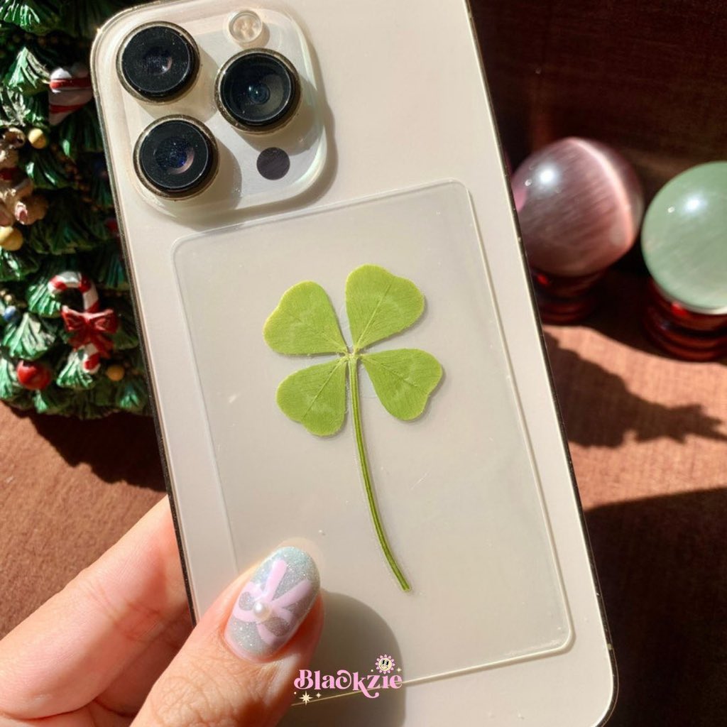 bxyzz_'s tweet image. 🍀✨#แจก ใบโคลเวอร์เสริมดวงปังๆ 1 ใบค่า

✨แฉกแรก : คือความหวัง ( Hope )
✨แฉกที่สอง : คือความเชื่อมั่นและศรัทธา ( Faith )
✨แฉกที่สาม : คือความรัก ( Love )
✨แฉกที่สี่ : คือโชคดี ( Luck )

🍬รี+ฟอล
🍬อิโมจิที่ชอบค่า