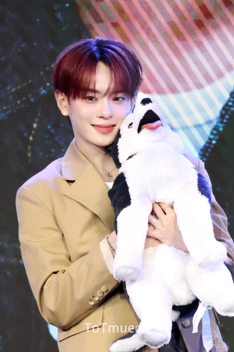 ToTmuede's tweet photo. 251221 반짝이는 눈동자
#유강민 #강민 #KANGMIN https://t.co/ZaFvvshBTI