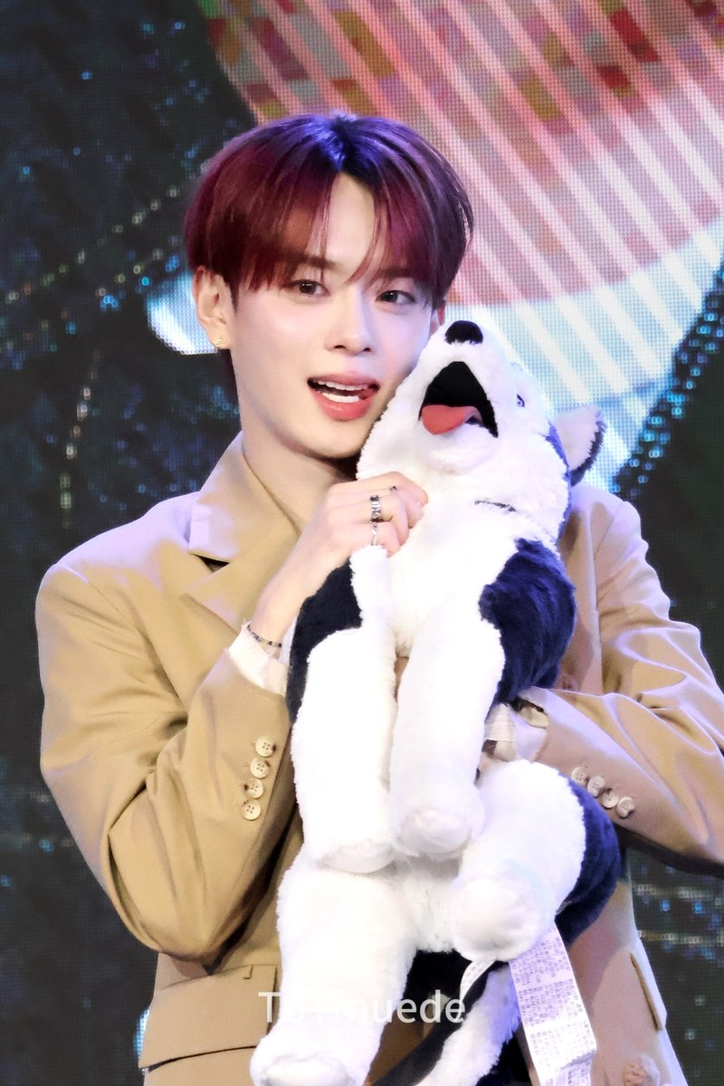 ToTmuede's tweet photo. 251221 반짝이는 눈동자
#유강민 #강민 #KANGMIN https://t.co/ZaFvvshBTI
