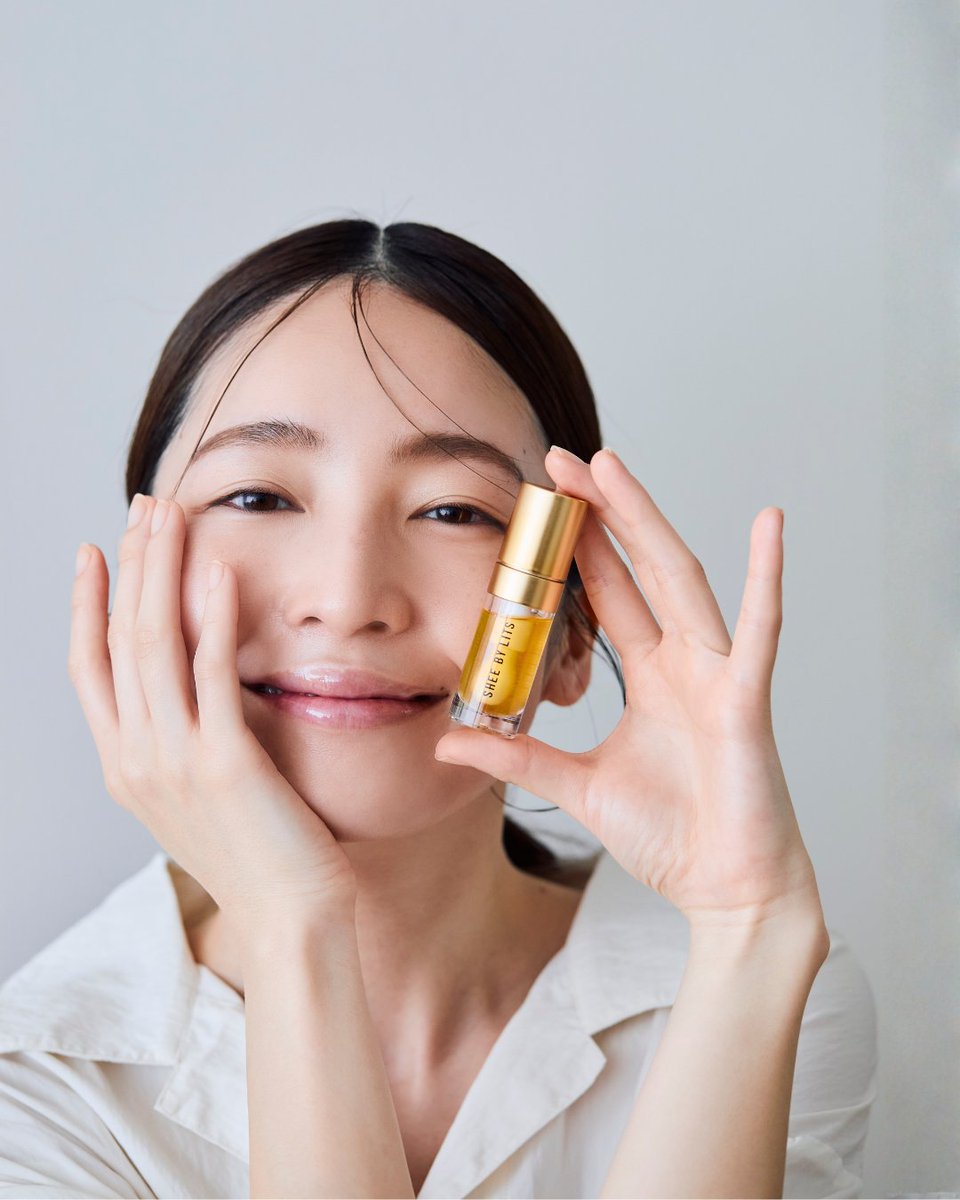 年末は外に出ない日こそ、
自分をいたわる“おこもり美容”の時間🌙

夜にうるおいを仕込んで、
翌朝はちゅるんとふっくらリップに。
SHEE BY LITS スリーピングリップセラムは、
とろけるように密着して、唇をしっとり整えます🍯

一年の終わり、
いつもの夜を少しだけ丁寧に💋
x.gd/he4cP