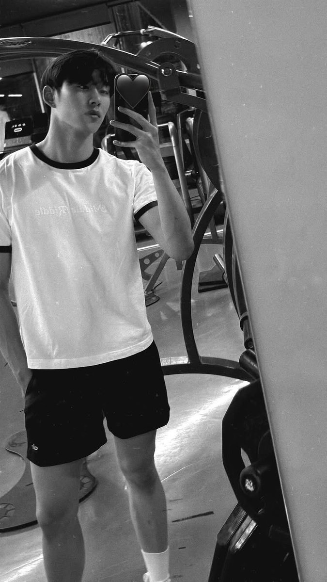 harxeuphoria's tweet image. est igs update 🖤

at the gym 🥵

EST AT GATEWAY BANGSUE
#GiveAHugGiveAMiraclexEST #est_rvp