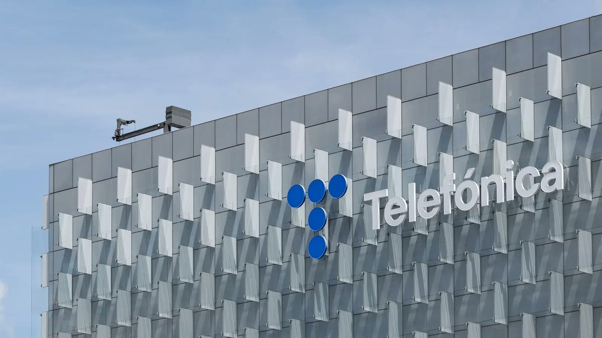 oscxmad's tweet photo. #motor #coche #baliza #telefonica
Telefónica Tech conecta más del 70% de las balizas V-16 certificadas por la DGT que serán obligatorias en tres meses
https://t.co/FNlxzbeMXf https://t.co/AHBAK8UKxd