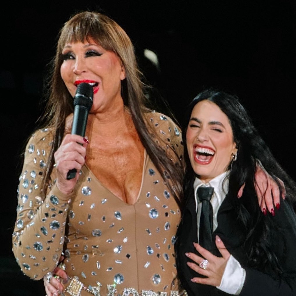 nachocipullo's tweet image. en términos pop, moria casan es para lali lo que dolly parton es para miley cyrus. otro día amplio 💋