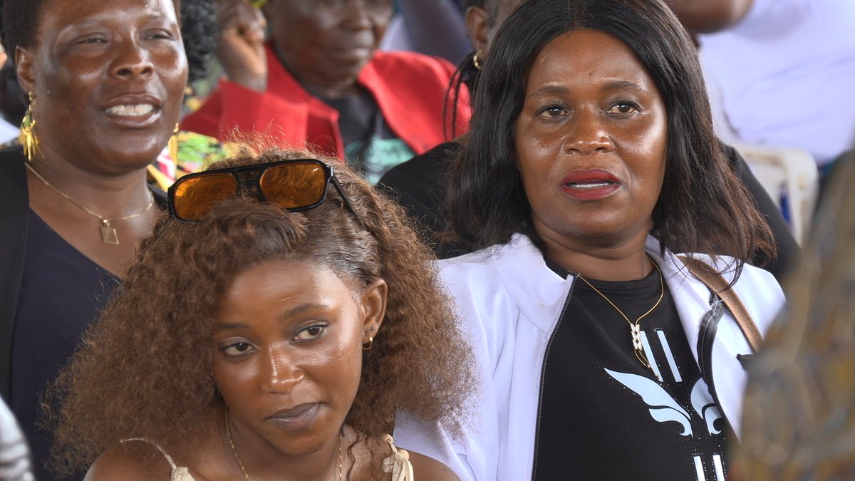 ZBCNewsonline's tweet image. ZANU PF members in Mount Darwin have hailed 2025 as a year of significant development, attributing the progress recorded in the district to the leadership of President Emmerson Mnangagwa.

f.mtr.cool/pyuenydxjn