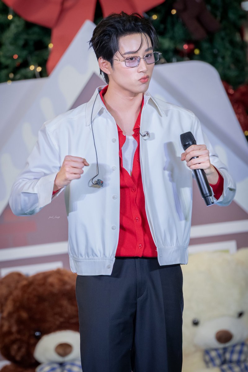 prd_Snap's tweet image. 251227 |

ฉันเป็นไก่เน่าทุกทีเลย เพราะฉันตัวเร้กที่สุด 🐥💖

&amp;lt; @EstRvp &amp;gt;

EST AT GATEWAY BANGSUE 

#GiveAHugGiveAMiraclexEST
#est_rvp