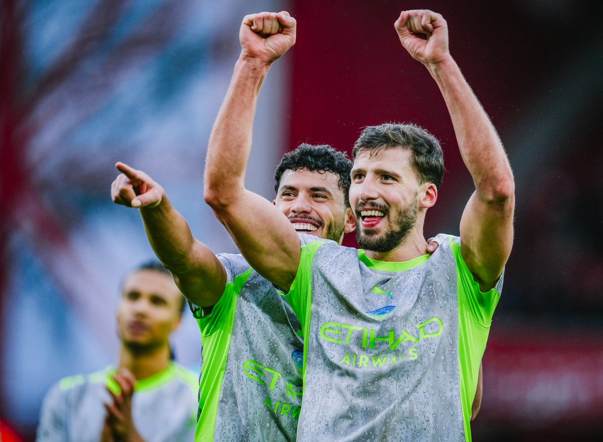 Thank you for your fantastic support today and throughout the whole of 2025! 👏

Have a safe journey home and we'll see you all in the New Year! 🩵