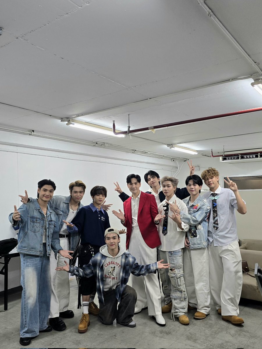 สาเหตุที่โสดเพราะคนโปรดคือ #LE7EL ฮะ 😝 สนุกสนานกับเด็กๆ <a href="/LE7EL_Official/">LE7EL</a> ขอบคุณ <a href="/Siam_Paragon/">SiamParagon</a> ด้วยครับ🤍 🆙️✨️
LE7EL AT SIAM PARAGON

#SiamParagonxLE7EL #SiamParagonCelebration2026 #TheMagicalCelebration2026xLE7EL