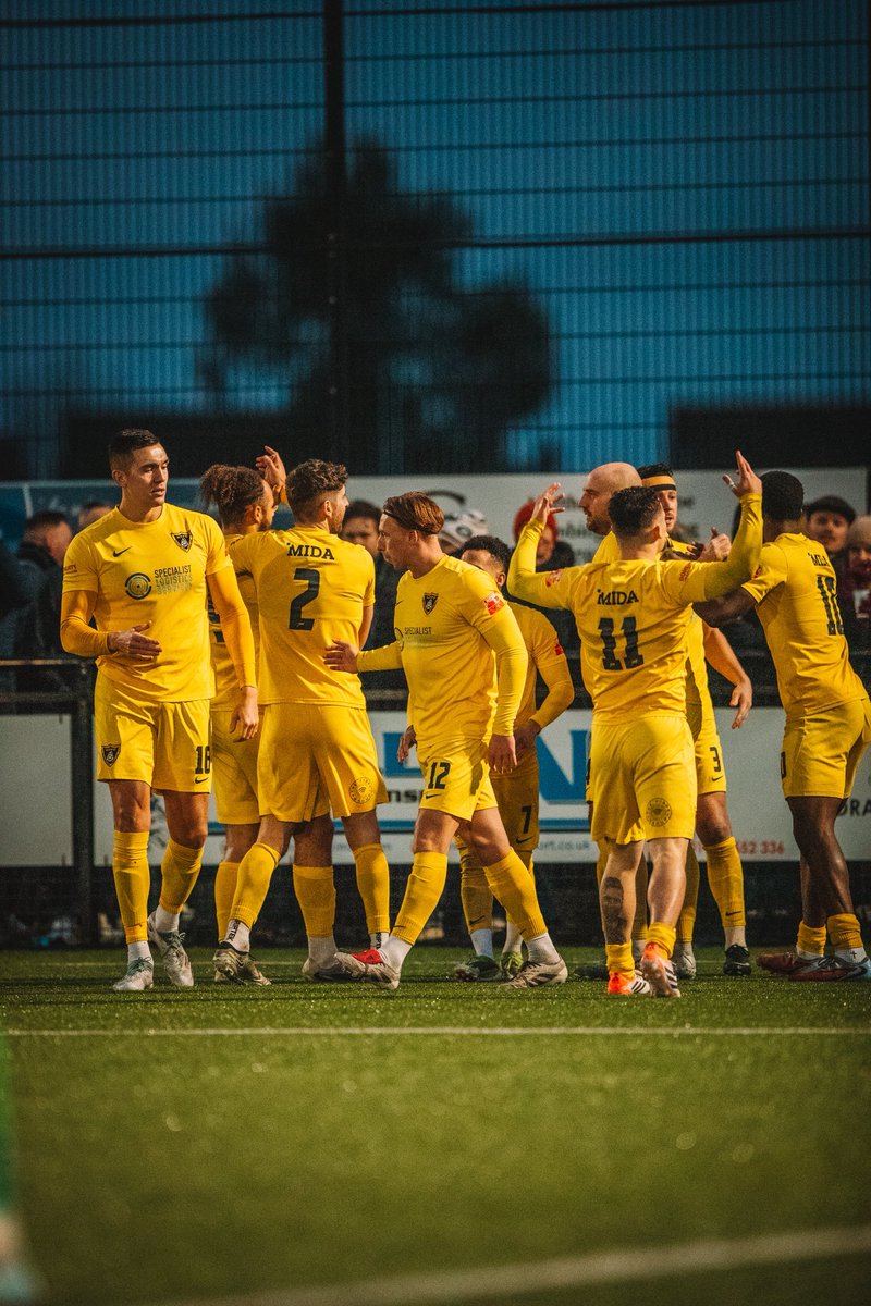 HarbTownFC's tweet photo. GOAL — HARBOROUGH TOWN 🐝

🟡 3 - 0 ⚪️

⏱️ 46’ | What a start to the half – @brady9hickey makes it three! 😮‍💨

📸 | @R__BMedia 

#HARKET | #UpTheBees | #Harborough
@hfmnews | @BBCRLSport | @HarbTownFC_ES https://t.co/yM1ffqeuiH