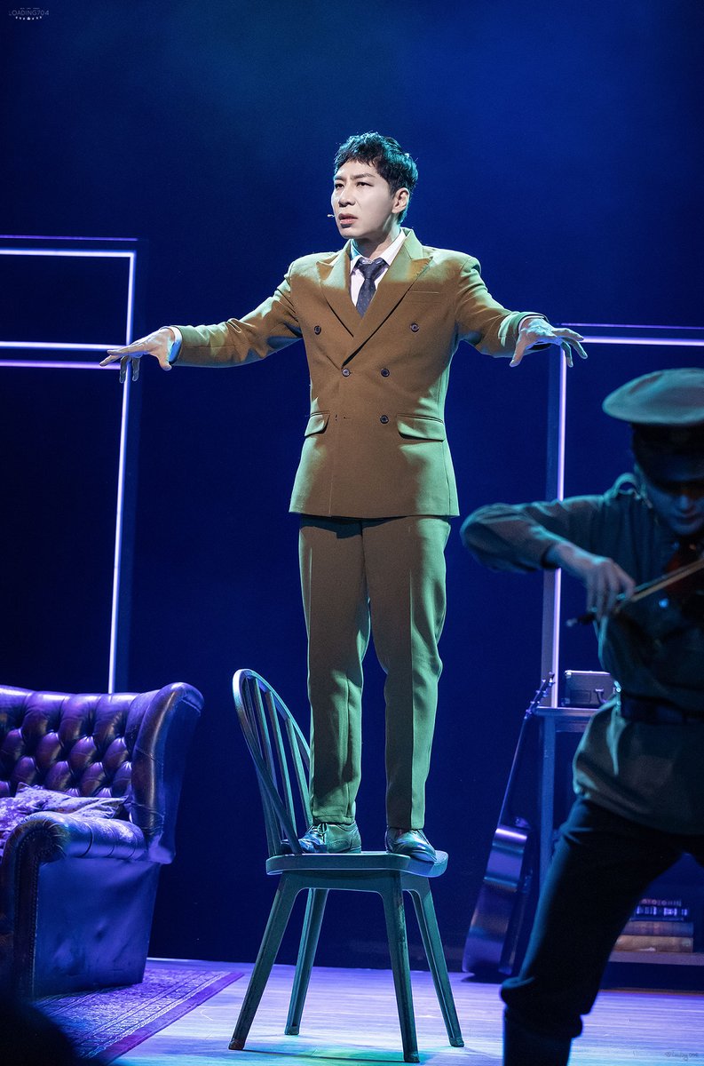 Loading704_pic's tweet image. 251227 미드나잇 액터뮤지션 낮공 스페셜 커튼콜
이승현 비지터

#이승현 #미드나잇 #액터뮤지션