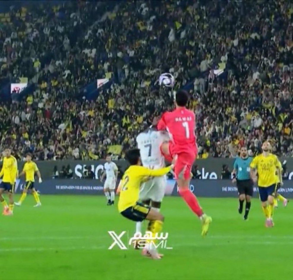 Sovbil's tweet image. مهاجم الاخدود طلع بالنقاله للأسعاف وبيتوجه لأقرب
مستشفى و الحكم المحلي حتى الفار مارجع له 💀

الله يعجل بالديربي وندعسهم والله ماقد شفتهم 
يفوزون بمباراه بدون اي اخطاء لو فيهم خير كان 
جابوا حكام اجانب زي باقي الانديه