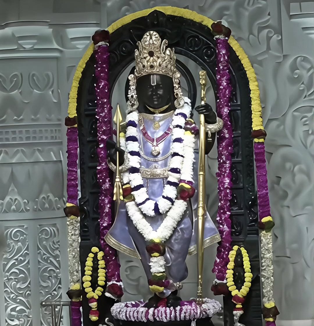 #रामलाल_प्रभू का आज #27दिसंबर2025 का #दिव्य_श्रंगार_दर्शन 😔🙏🏻
पिता भवन जब गईं भवानी। दच्छ त्रास काहुँ न सनमानी॥
सादर भलेहिं मिली एक माता। भगिनीं मिलीं बहुत मुसुकाता॥

#divyasringardarshan #aajkasringardarshan #shriramlala #shriramcharitmanas #balkand #27december2025 #saturday