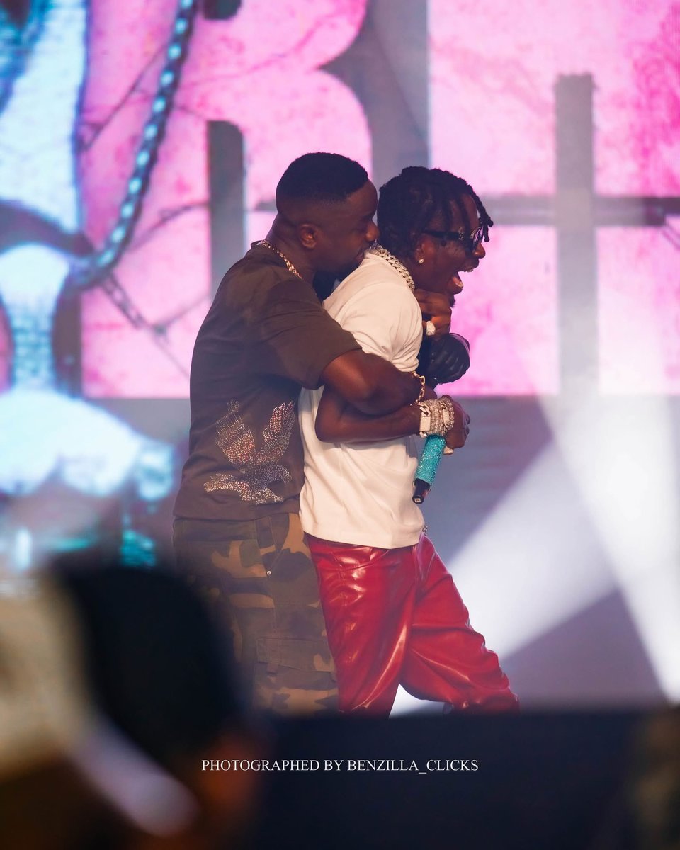 kingerick07's tweet image. Saying sorry to your offended brother is the best way to resolve conflict. I too admire this friendship #shatta_sark