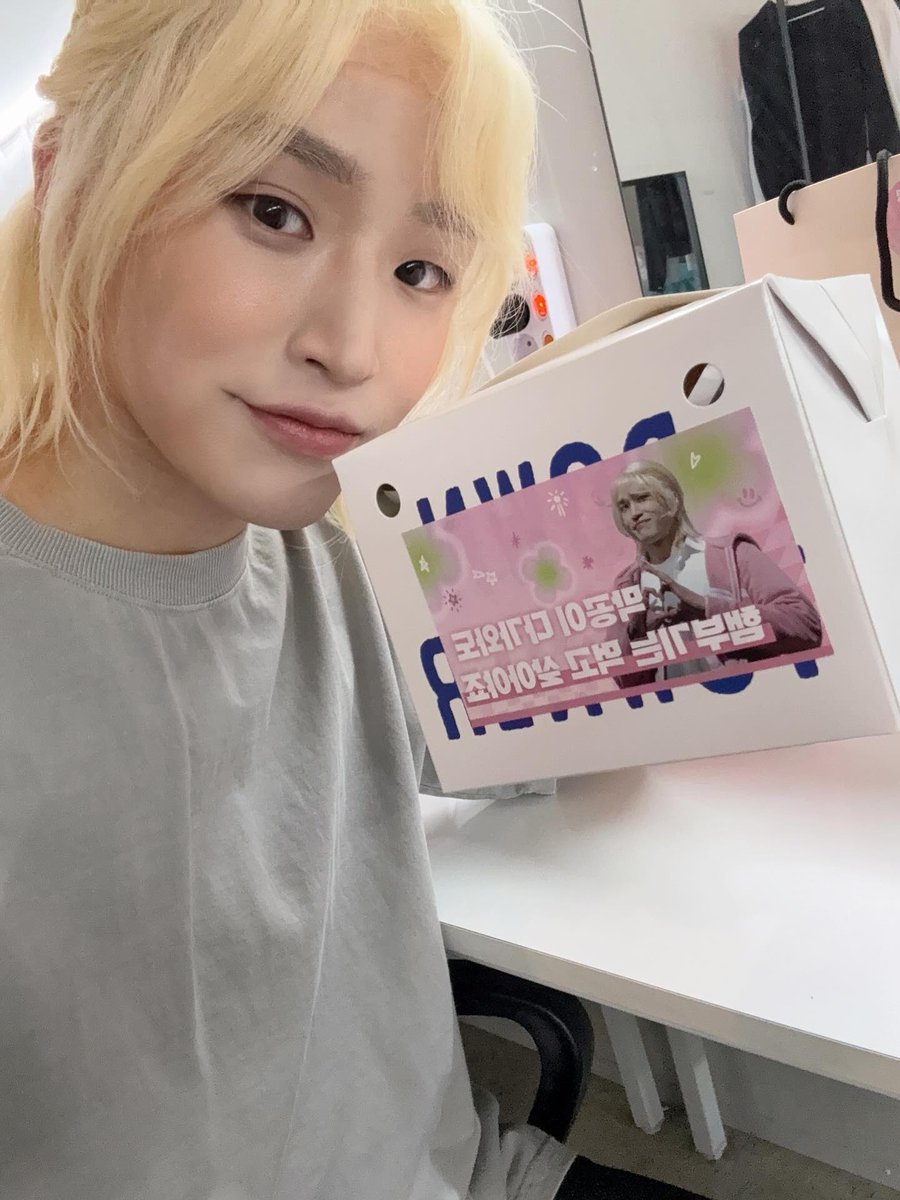 97ucky's tweet image. 맨날 멱살 잡혀서 옷이 쭈글쭈글해