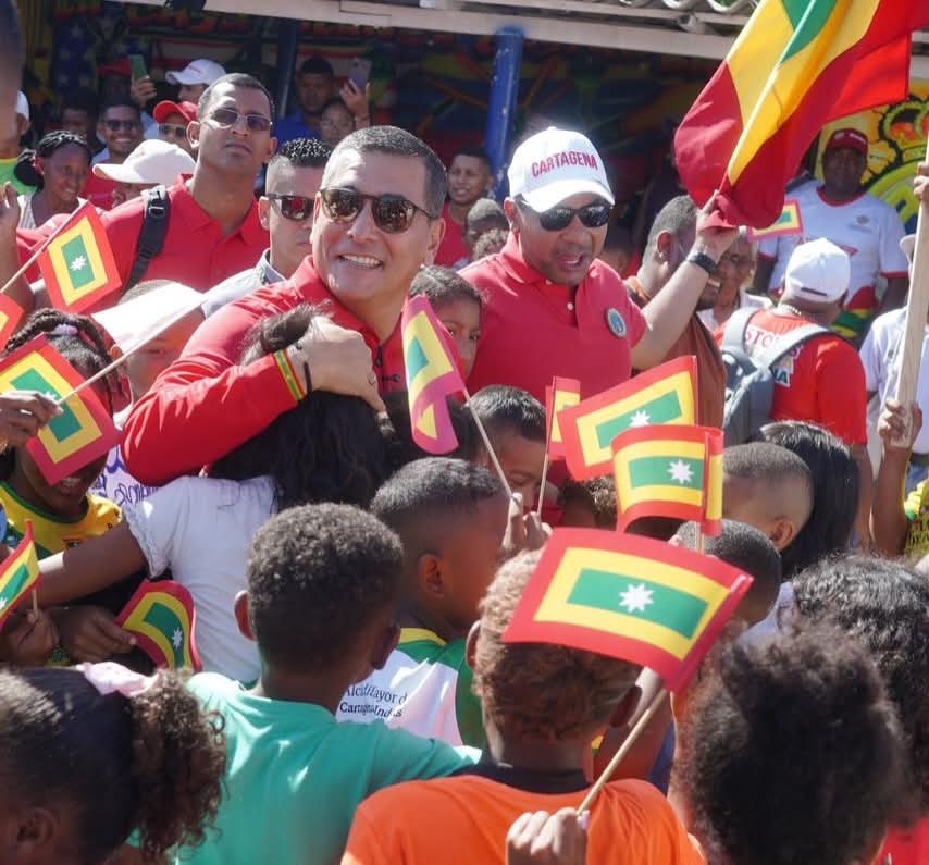 A esta hora estamos por acá en el barrio #Fredonia de #Cartagena, en la de siempre, ENTREGANDO obras, desarrollo, progreso, oportunidades y felicidad para la gente. 

Les voy contando.