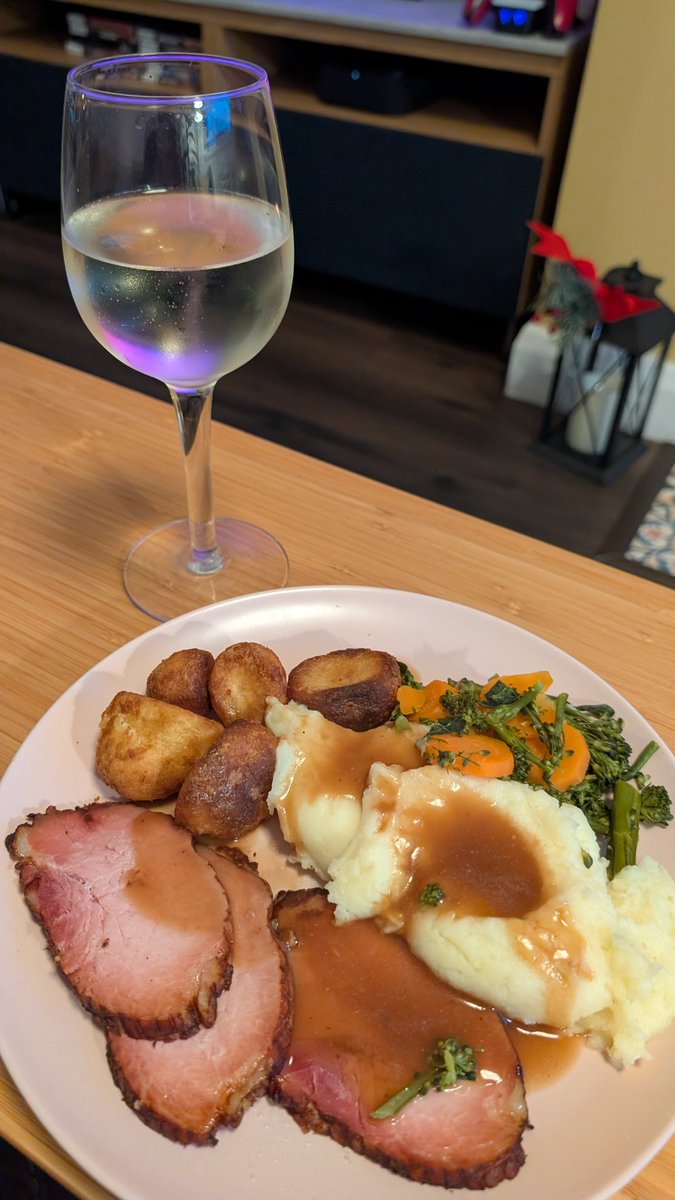 FESAUGUSTOS's tweet image. If you not eating Christmas leftovers, you doing something wrong....