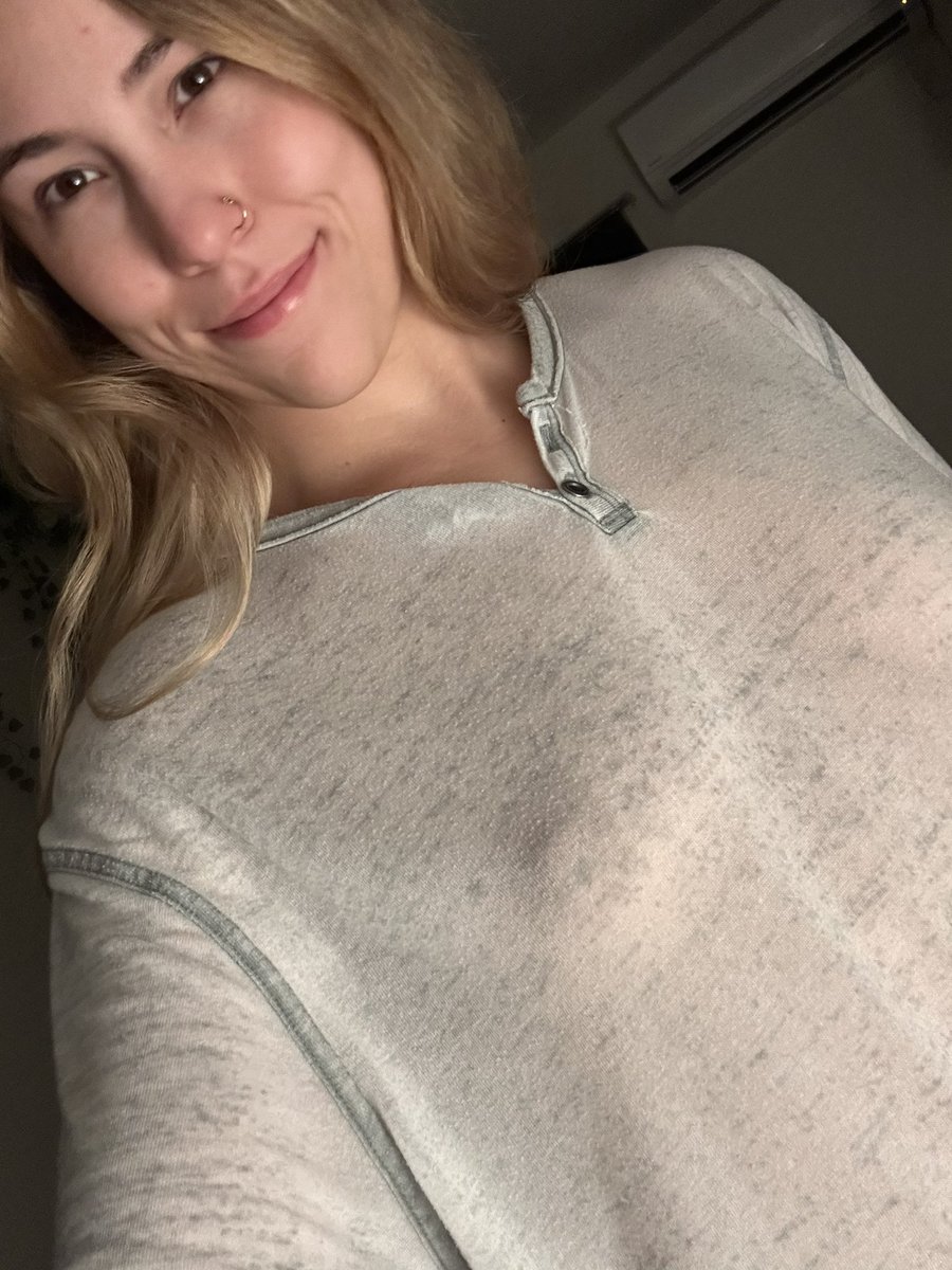 KissesBiK's tweet photo. My favorite shirt! It’s just so soft 🥰 https://t.co/cvC4UbbwDi