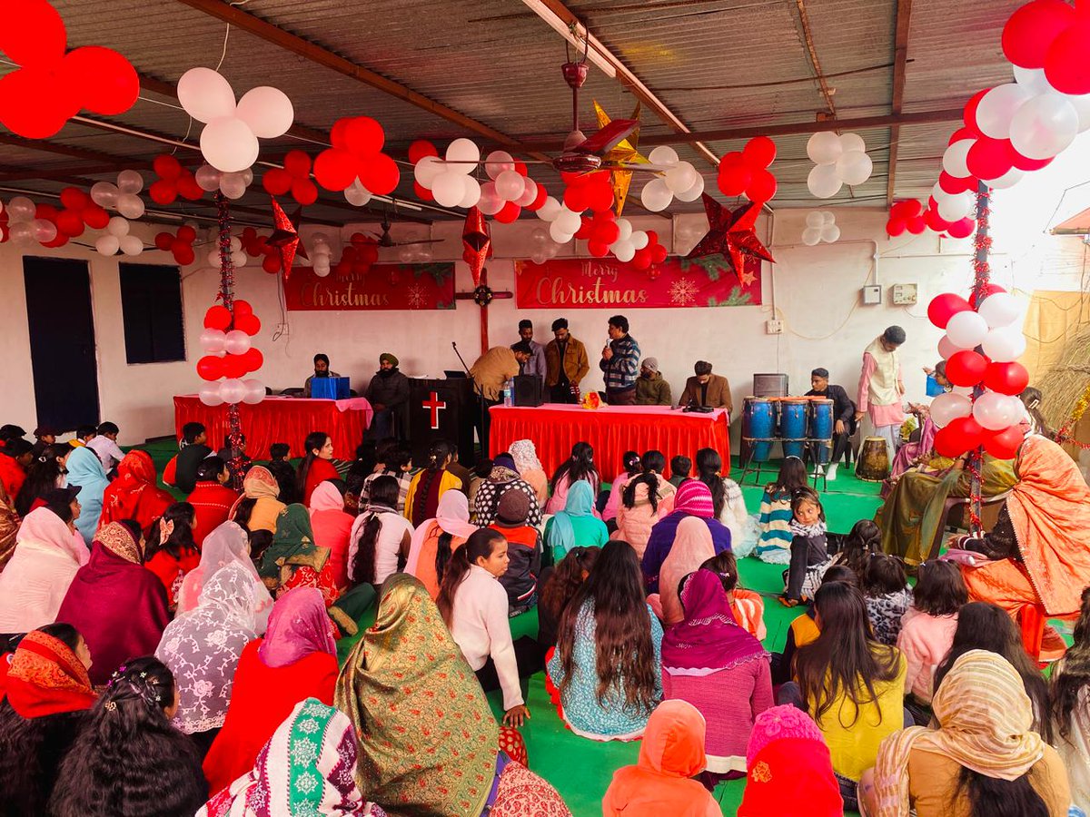 ASON_Int's tweet photo. Once again, churches were packed for Christmas in South Asia! After the service, everyone enjoyed a meal together as one family in Christ. Praise God for these joy-filled moments. 🎄🙏

#nonprofit #christian https://t.co/W6cJsp6yJa