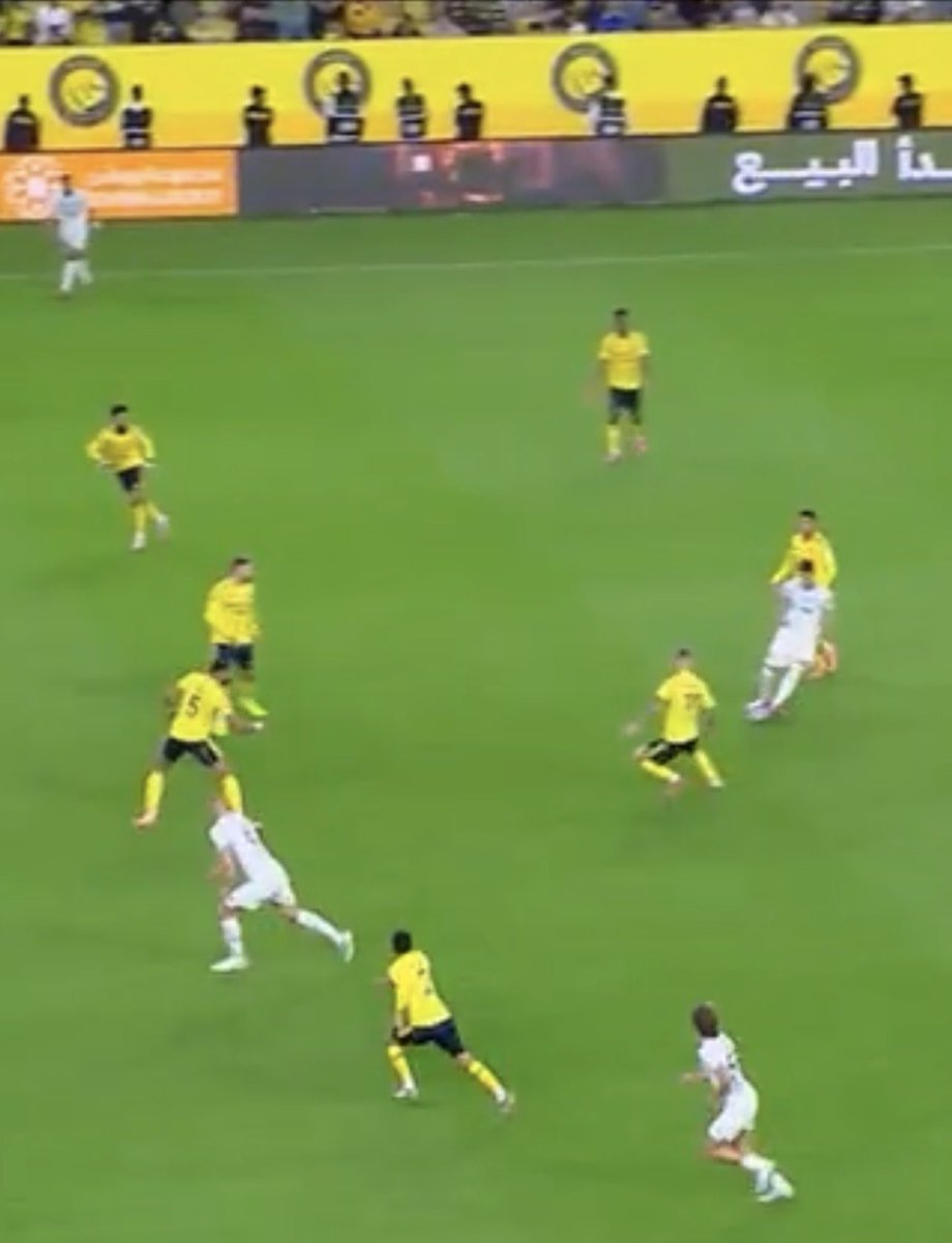 36r00's tweet image. #النصر_الاخدود

في حالات تحسب هذي تسلل 

اذا رؤية المساعد اقرب من تقنية الفار 
اما اذا انت مزنوق في الماتش مالها دخل