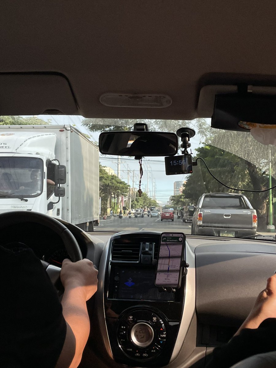 bloomsofmay's tweet image. 5 hr roadtrip vs my face mask lmao