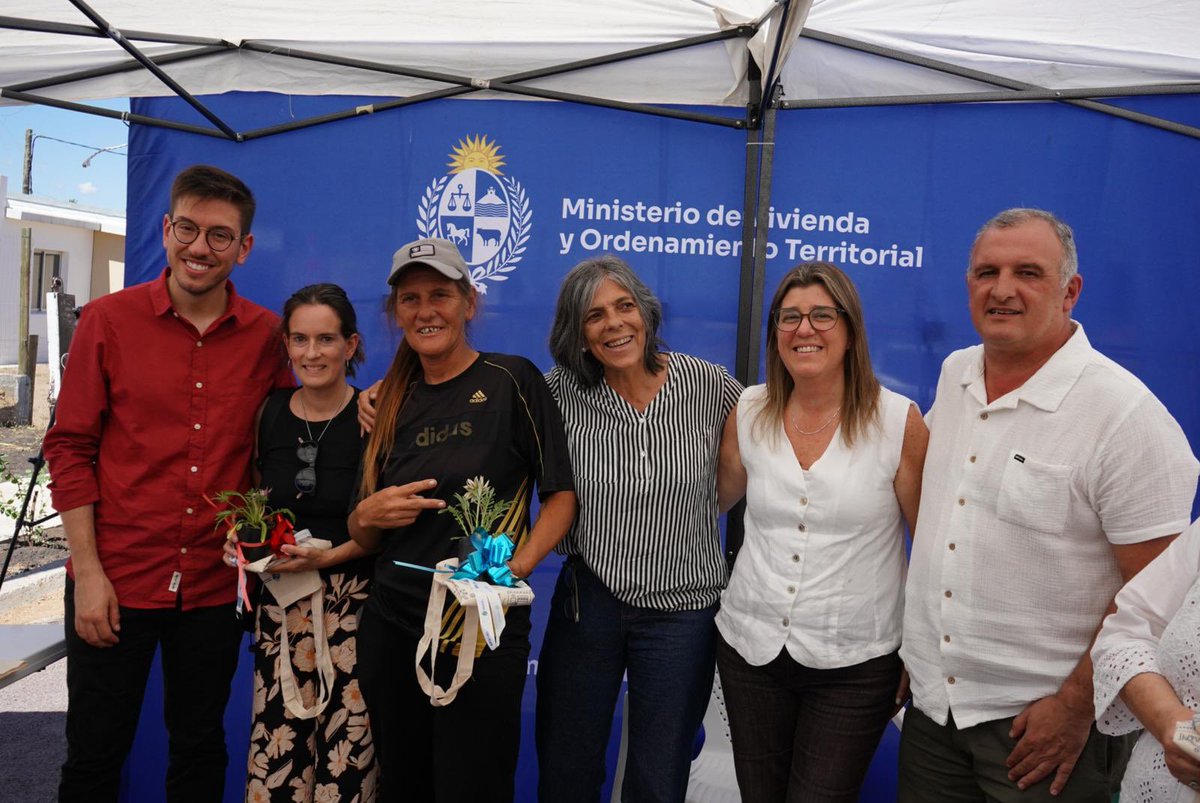 Unas 16 familias de Minas accedieron a nuevos hogares.

🏠 <a href="/Mvot_Uruguay/">MVOT</a> entregó viviendas para familias en el departamento de Lavalleja. 

El proyecto ejecutado entre la cartera y la Intendencia de Lavalleja ya había celebrado una primera entrega de llaves en febrero, cuando 14