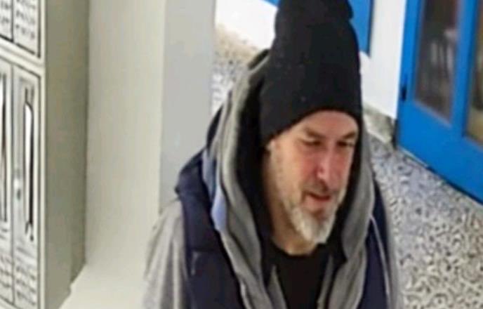 zo100INO's tweet photo. Napadač iz Bloka 37. Izbo ženu u ulazu. Još nije uhvaćen. Delite da naďemo zlikovca. https://t.co/TpTYD2VJTE