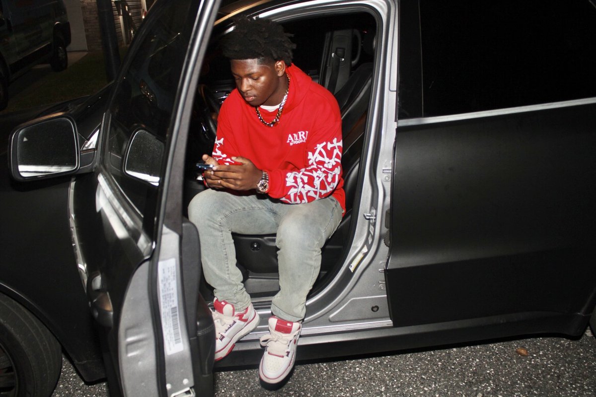 MConfidential3x's tweet image. To tell the truth these niggas mad cause I’m running this shit ♻️