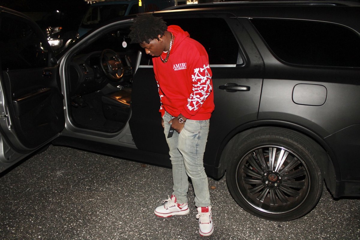 MConfidential3x's tweet image. To tell the truth these niggas mad cause I’m running this shit ♻️