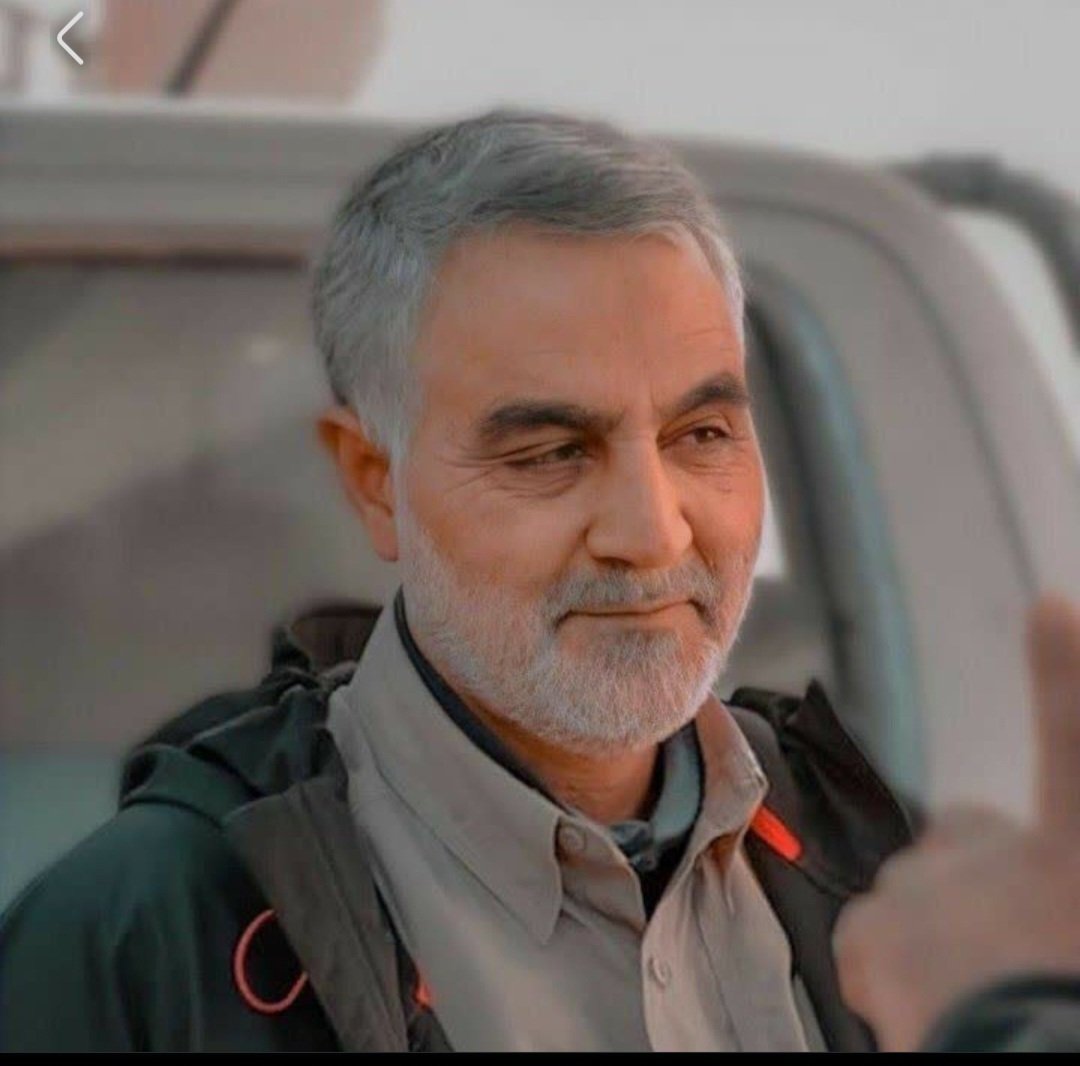 شهادت بی گمان تنها چیزی بود که لایق و شایسته سردار حاج قاسم سلیمانی بود. کسی که حتی نامش هم لرزه به جان دشمن می انداخت تا اینکه مظلومانه او را فرسنگ ها دور از وطن در غربت با پهباد به درجه رفیع شهادت رسید
#ایرانمرد
#رفیق_خوب_ما