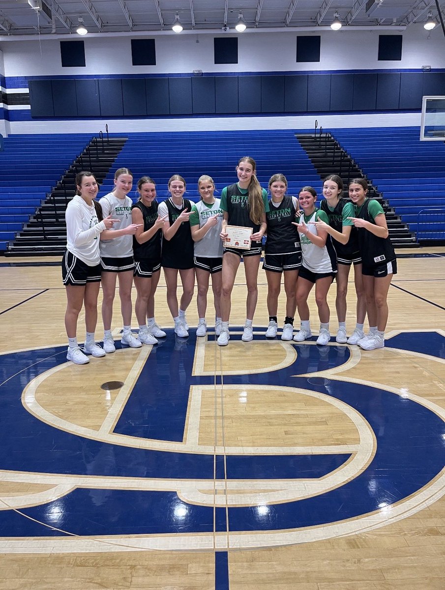 setonhsports's tweet photo. Congratulations to Lauren Bain on winning the Greater Cincinnati Basketball Hall of Fame Star of the Week Award 🏀👏🏼💚

#GoSaints https://t.co/LQX0JALQvG