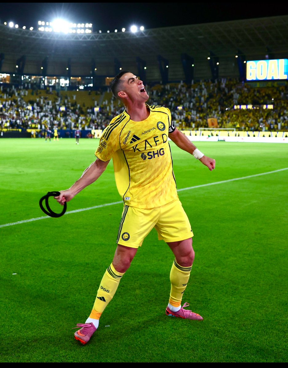 ألف مبروك للعالمي فوز مستحق وتاريخي 💪
💛💙
الأولويات ماركة مسجلة وعشرة إنتصارات متتالية 
💛💙💛
#النصر_الاخدود
#رونالدو