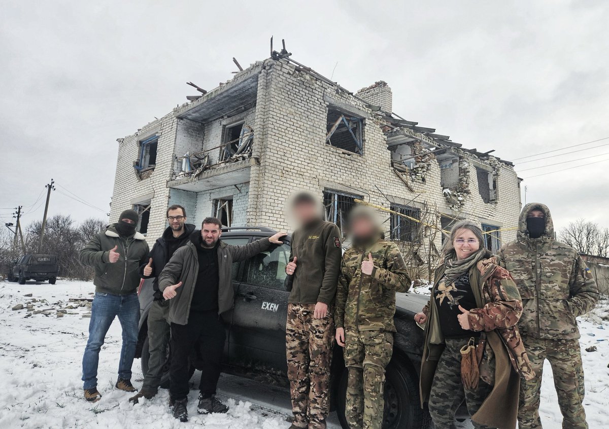 ✔️ 363

Toyota RAV4 dla ekipy drończyków "Sapsan" z 260 brygady 

Mamy to! Prezent od red. <a href="/LachowskiMateus/">Mateusz Lachowski</a> dostarczony i przekazany do rąk własnych przez Team <a href="/Exen/">Exen 🇵🇱</a> 🫡

Komyszuwacha dzisiaj 💪💪

🇵🇱🇺🇦
pomagam.pl/4x4dlaukrainy
patronite.pl/Exen