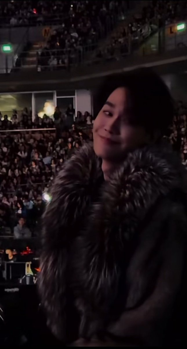 tees_wifeu's tweet image. HELP😭
Dews smirk before going to the stage🫣 for what Dew?🫣

#dewtee #dew_jsu #tee_vtp