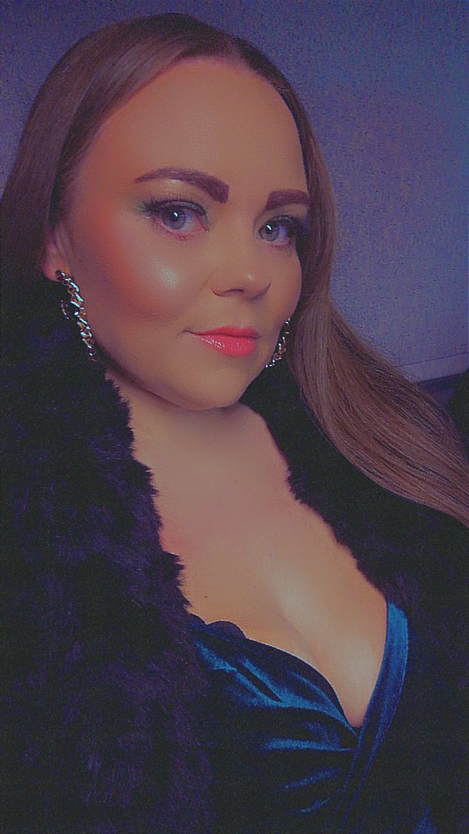 MrsLD10's tweet image. Off to #wetherspoons its a bit chilly tonight, had to bring the fur coat out 😜 #spoons