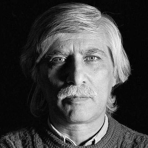 .
متاسفانه بهرام بیضایی هم از دنیا رفت.

مژده شمسایی، همسرش، در فیسبوک خبر را نوشته. حرف درباره بیضایی زیاد است. فکر می‌کنم دویست سال بعد، بیضایی از معدود همعصران ماست که آثار و تاثیراتش باقی خواهد بود. او از کسانی بود که به داشته‌های زبان فارسی اضافه کرد و ما خوشبخت بودیم که /