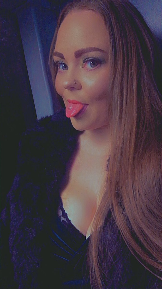 MrsLD10's tweet image. Off to #wetherspoons its a bit chilly tonight, had to bring the fur coat out 😜 #spoons