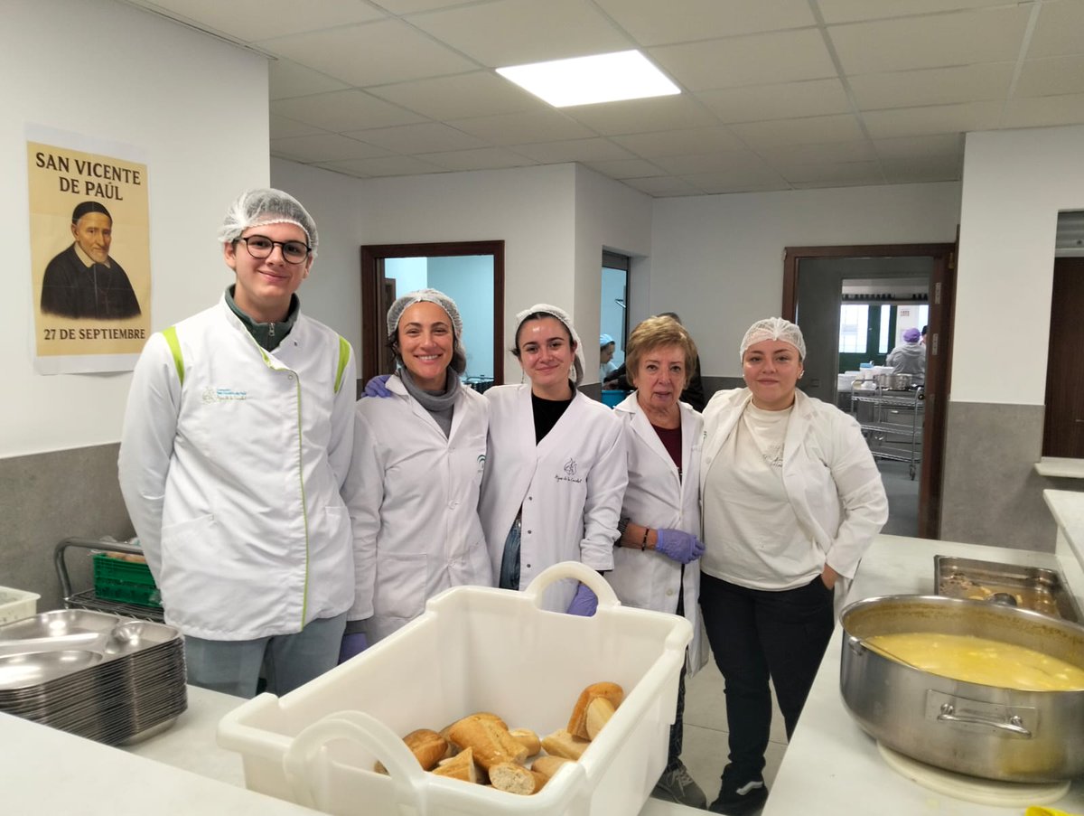 Carmen_SLeandro's tweet image. En la mañana del 24 de diciembre, seguimos el ejemplo de san Vicente de Paúl: servir con obras y no solo con palabras.

Gracias a las Hijas de la Caridad del Pumarejo por abrirnos las puertas para compartir, ayudar y amar haciendo.