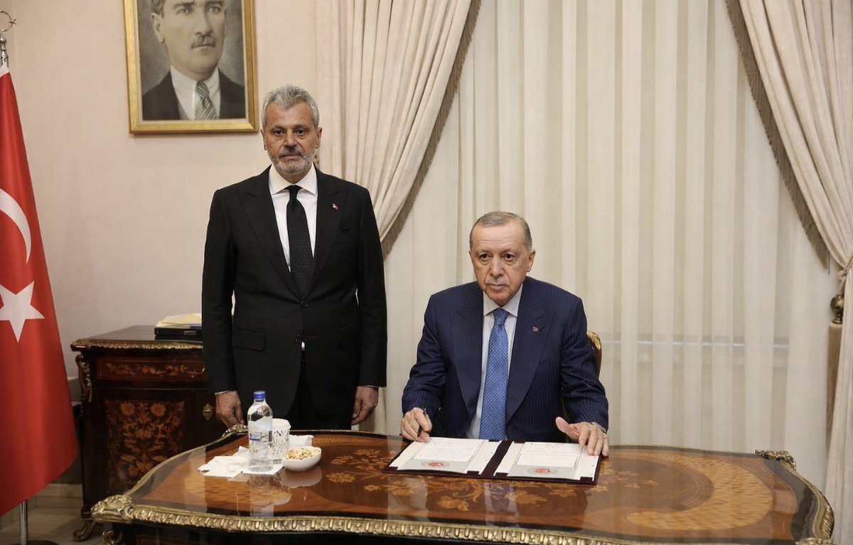 mehmetonturktr's tweet photo. Bugün Hatay’ımızda tarih yazıldı.

Cumhurbaşkanımız Sn. @RTErdogan ve MHP Genel Başkanı Sn. @dbdevletbahceli’nin teşrifleriyle 455 bininci konutun teslimine şahitlik ettik.

İşte bu kareler de, devlet-millet omuz omuza verilen mücadelenin hatırası.🇹🇷 https://t.co/x5fbNpjg9a
