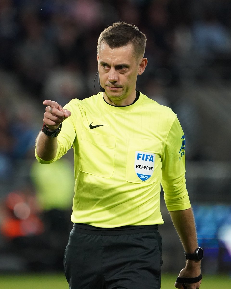 DeadlineDayLive's tweet image. 🚨 𝗢𝗙𝗙𝗜𝗖𝗜𝗔𝗟: Clément Turpin has been named the WORLD’S BEST REFEREE. 🇫🇷🥇

France now boast the top two referees in the world, with François Letexier finishing second. 👏🇫🇷

(Source: IFFHS)