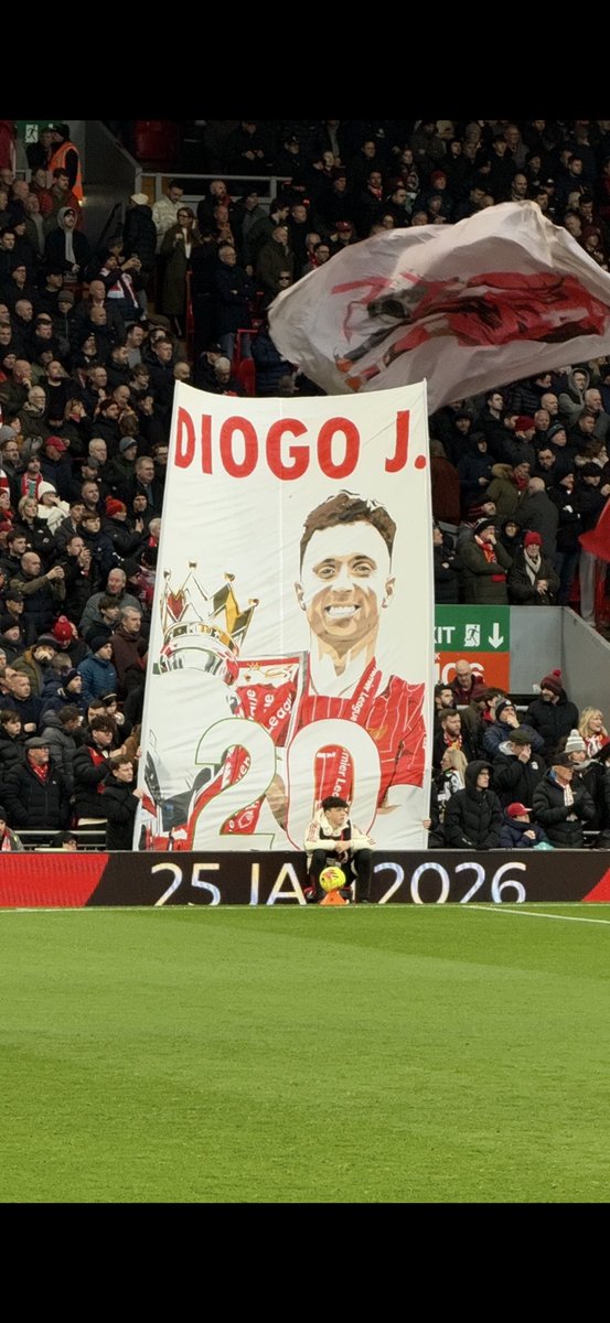 BUSAPAR3's tweet image. Emotional one … remembering #jota #DiogoJota 2-1 win at Anfield! #ynwa 

#LFC #Anfield #LIVWO